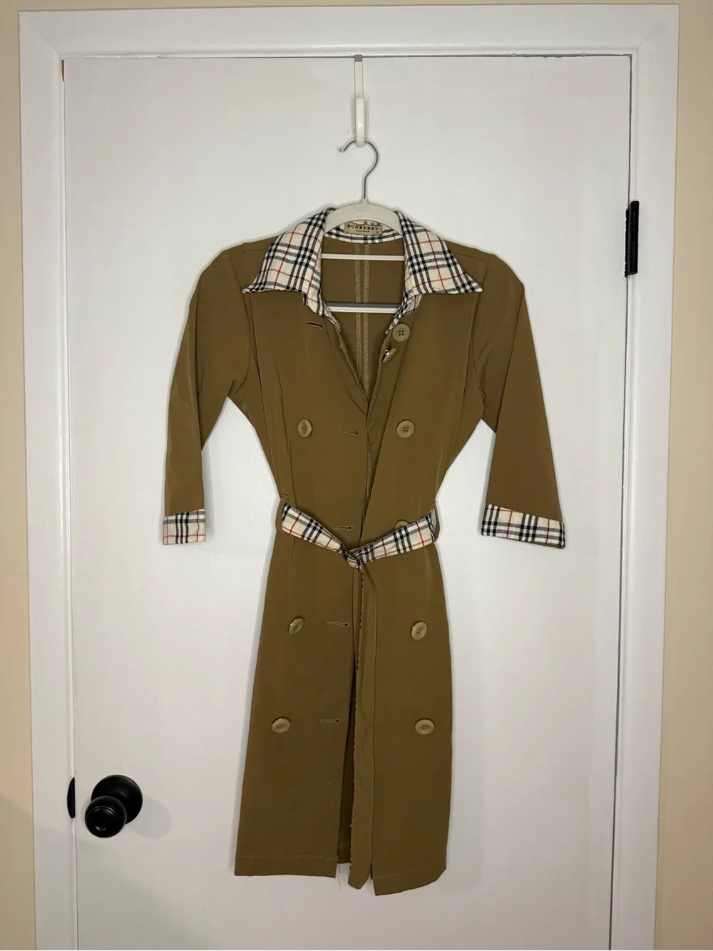 Vintage Burberry Tan Trench Coat with Classic Check Lining - Picture 2 of 10